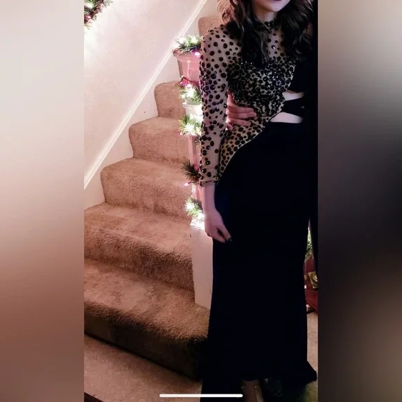 Size 0 dress, worn once for a few hours. - Picture 2 of 2